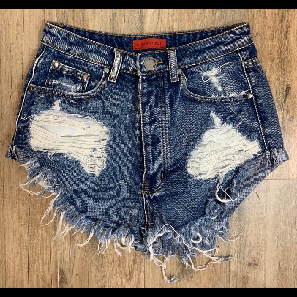 Signature 8 shorts